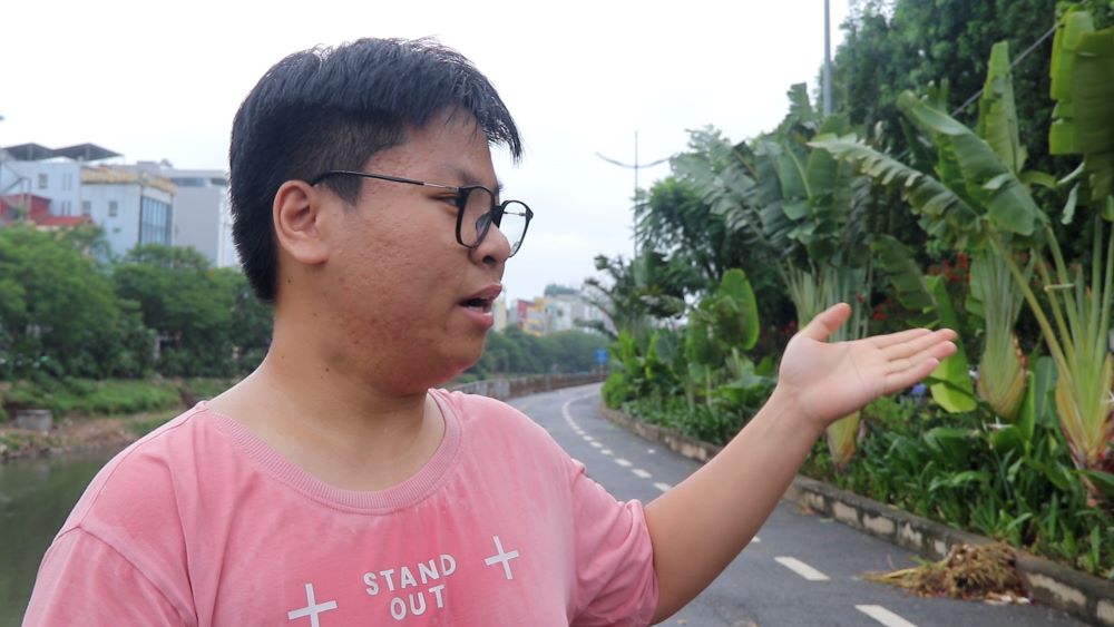 La riviere To Lich a moins d'odeur les habitants de Hanoï arretent de respirer. Photo : Nguyen Linh