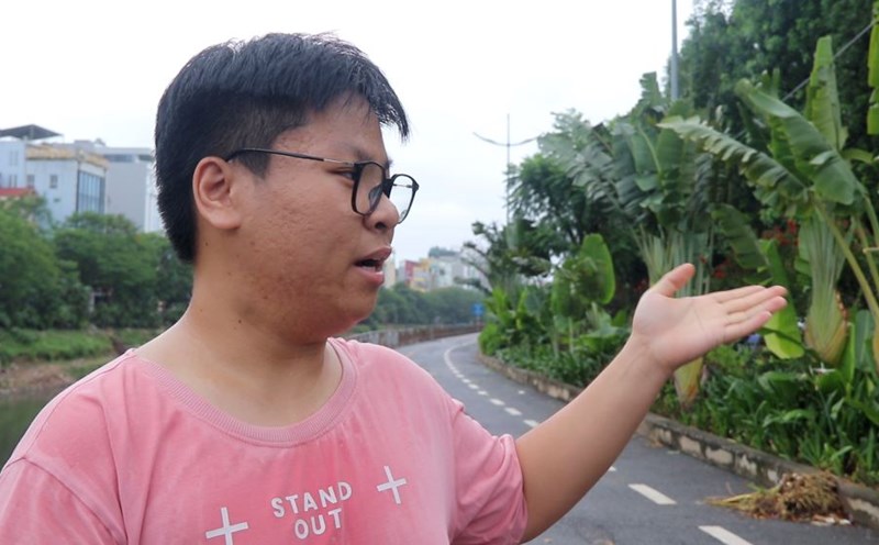 To Lich River has less smell, Hanoi people stop holding their breath. Photo: Nguyen Linh