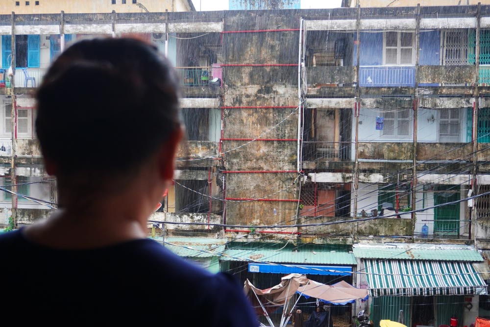 Les inquietudes lorsque les habitants restent dans les immeubles d'habitation de categorie D au milieu de Ho Chi Minh-Ville
