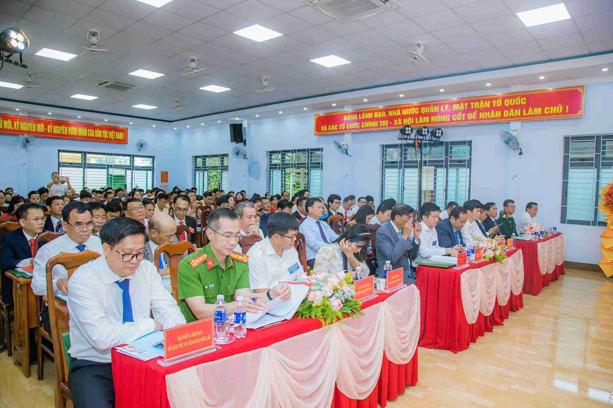 Quang canh dai hoi. Anh: Cong Nam