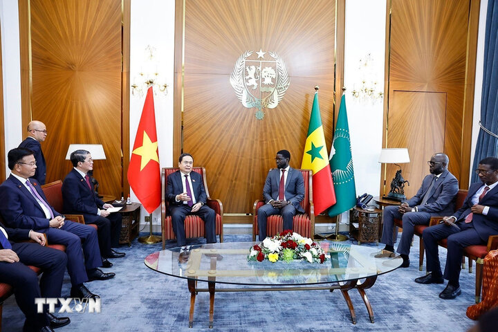Politburo member and National Assembly Chairman Tran Thanh Man met with President Senegal Bassirou Diomaye Faye. Photo: VNA