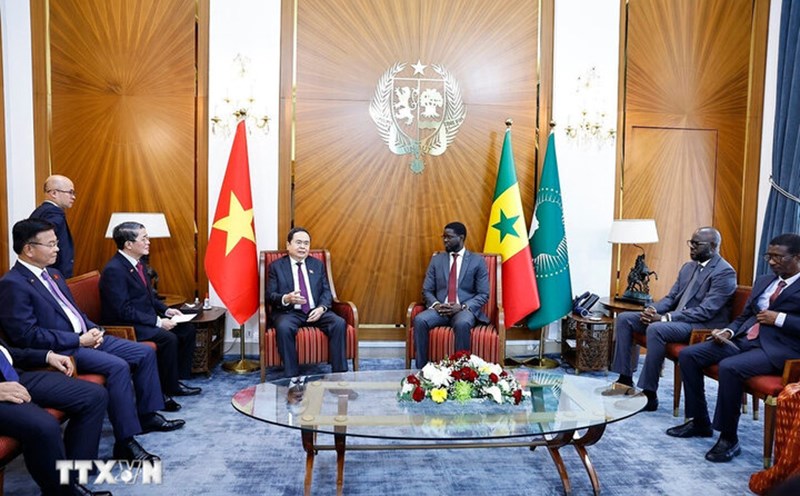 Politburo member and National Assembly Chairman Tran Thanh Man met with President Senegal Bassirou Diomaye Faye. Photo: VNA