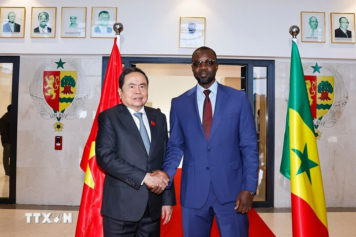 Politburo member and National Assembly Chairman Tran Thanh Man and Prime Minister Senegal Ousmane Sonko. Photo: VNA