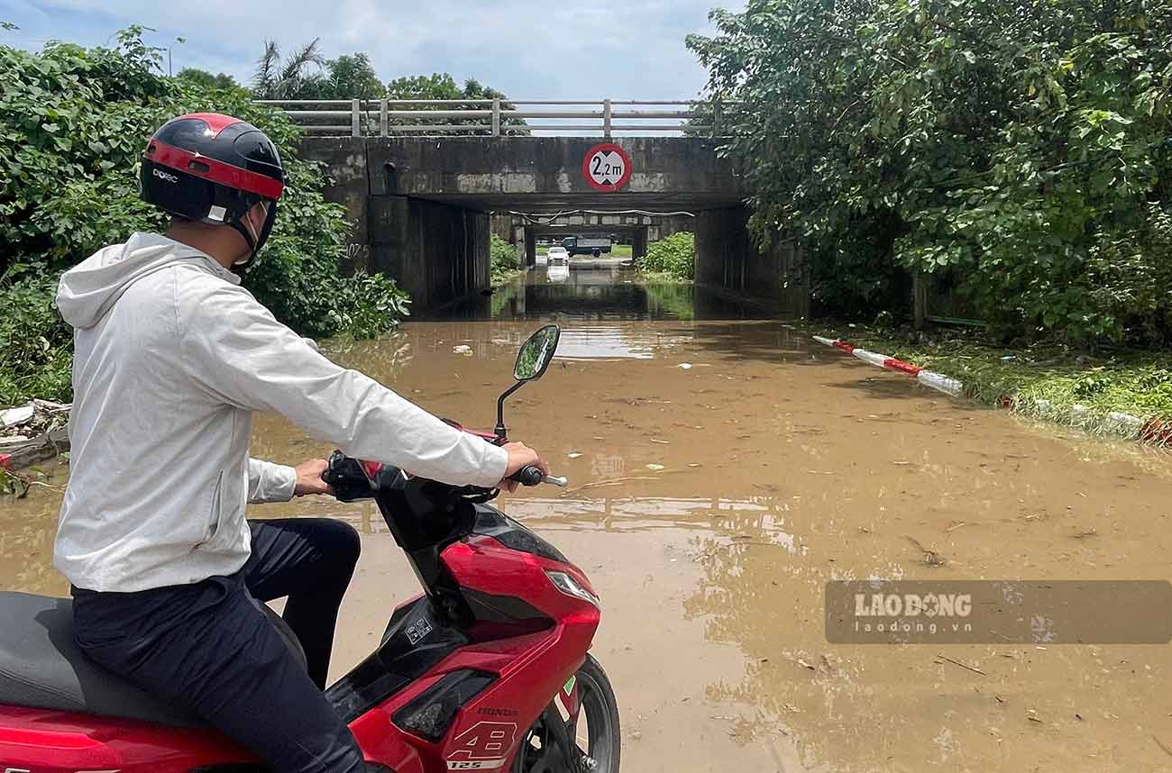 Tai mot so doan ham chui cung xay ra ngap sau, khien nhieu phuong tien phai quay dau.