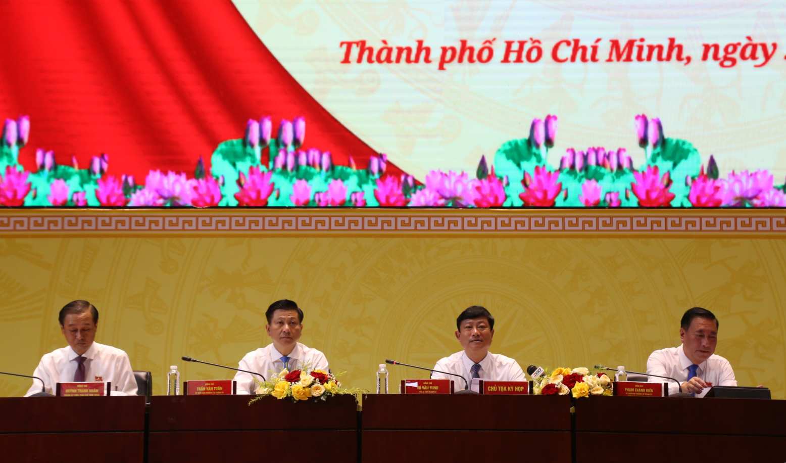 Ky hop thu hai HDND TPHCM khoa X. Anh: Dinh Trong