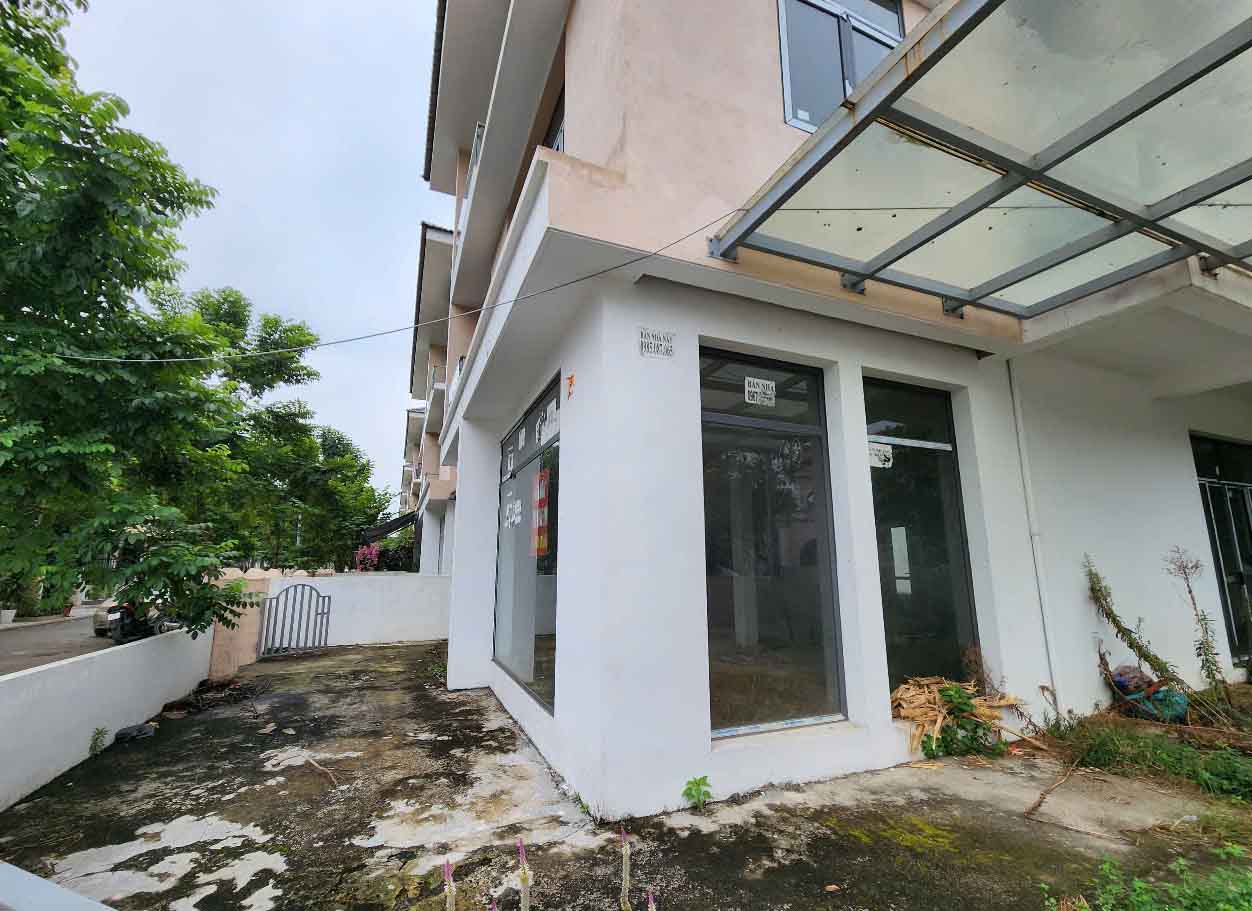 Mot so y kien cho rang nen danh cao thue nha dat bo hoang. Anh: Cao Nguyen.