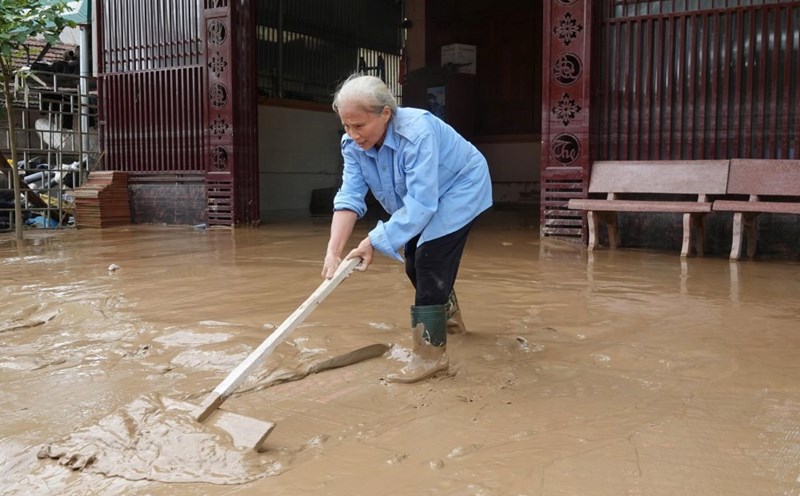 People in Con Cuong commune suffered heavy losses after the flood.