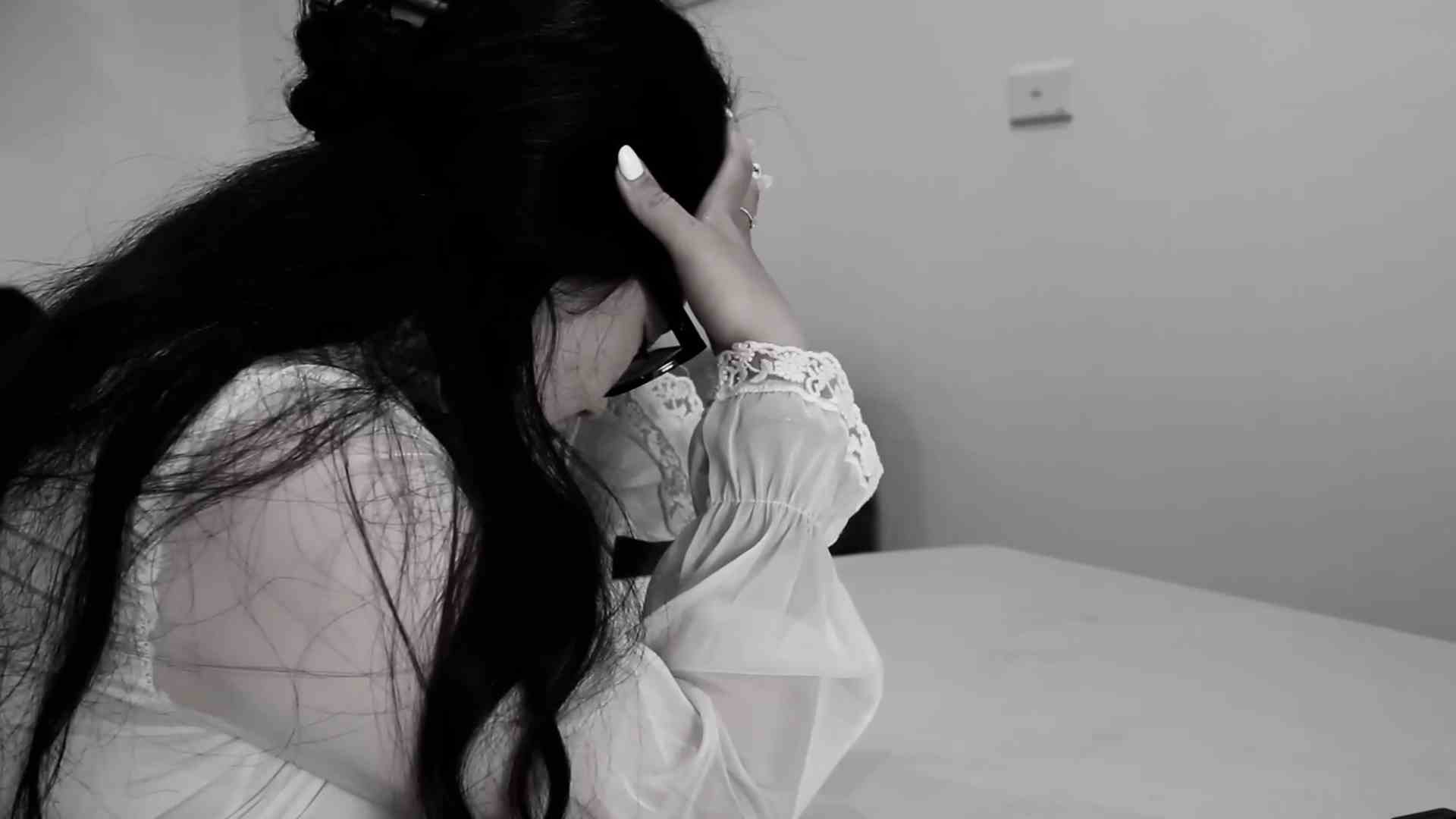 There are wives who are so psychologically manipulated that they believe their fault lies in their husbands's affairs. Photo: Huyen Trang