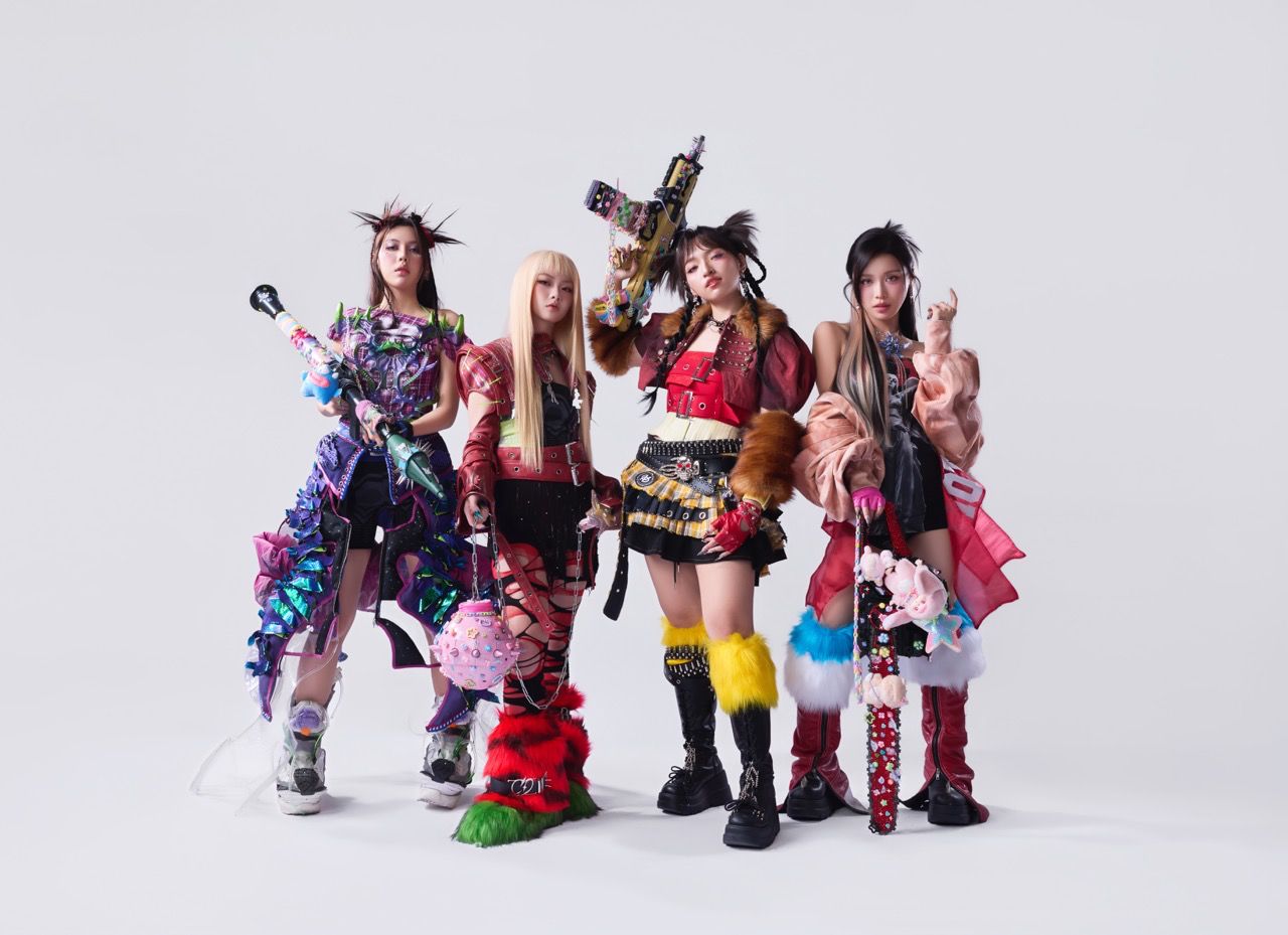 4 Em xinh say hi collaborent sur le clip video. Photo : E-kip fourni