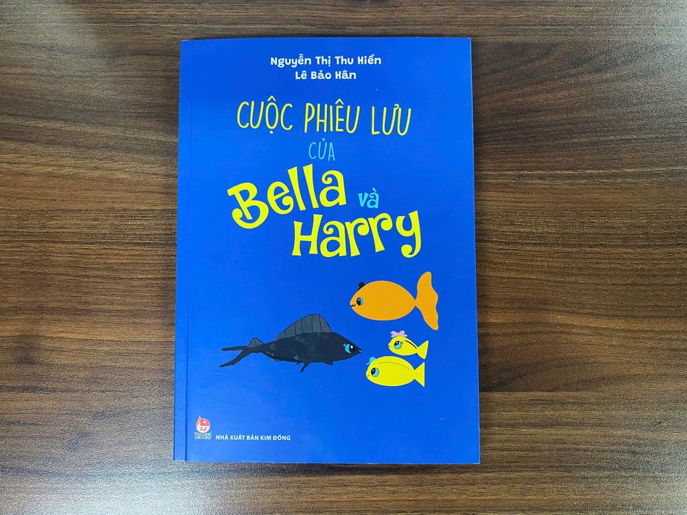 著者グエン・ティ・トゥ・ヒエンの本「ベラとハリーの冒険」がベトナムの読者に正式に発売されました。写真:出版社