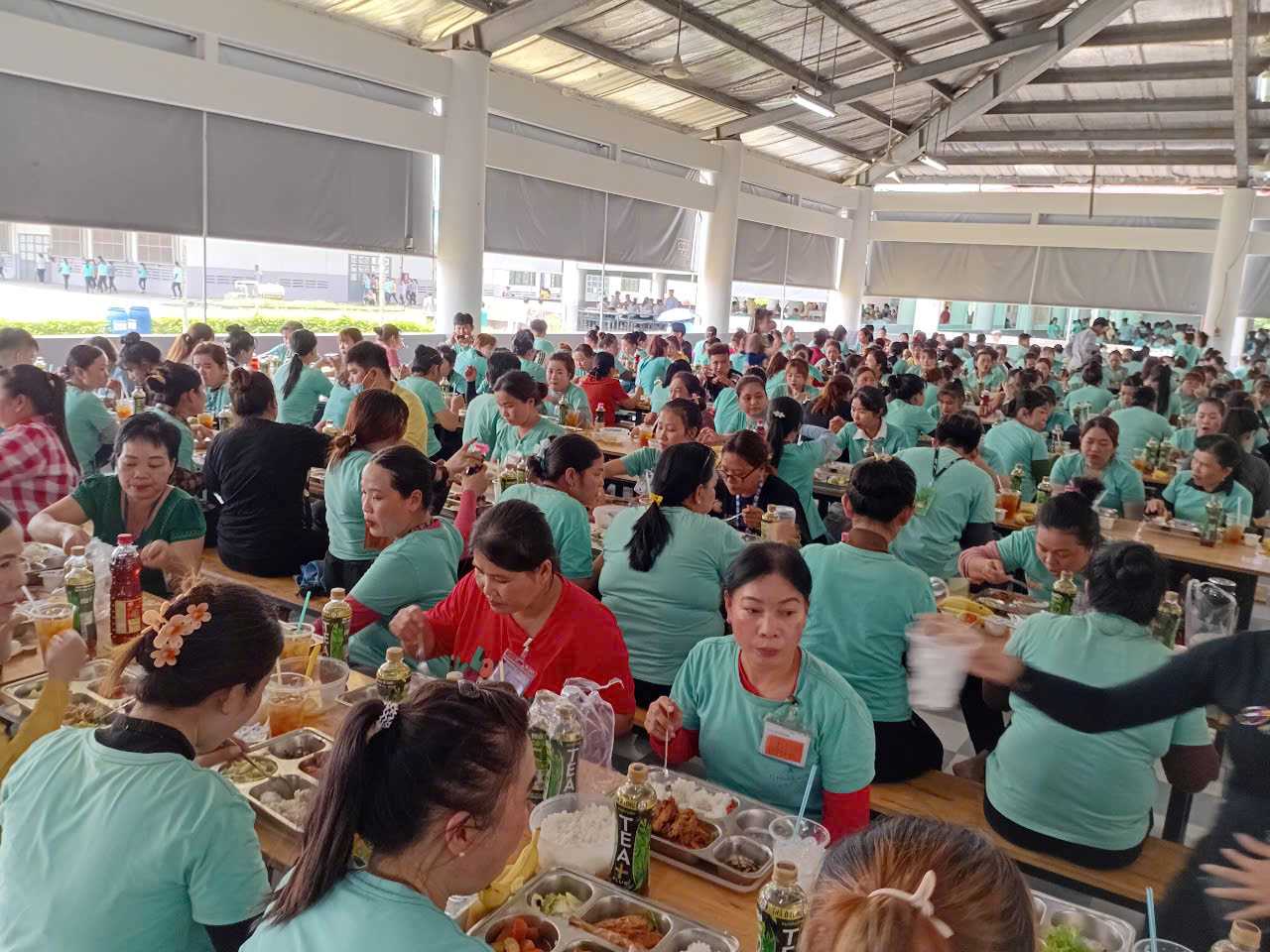 거의 1 600개의 Chutex 회사가 ngu를 사용합니다. ngu 노동조합 식사 사진: Ky Quan.