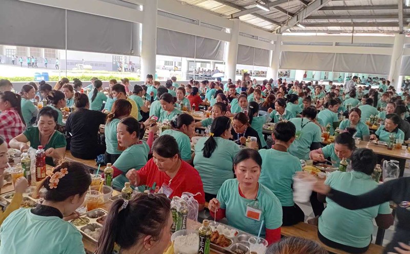Nearly 1,600 Chutex companies use "Union Meal". Photo: Ky Quan.