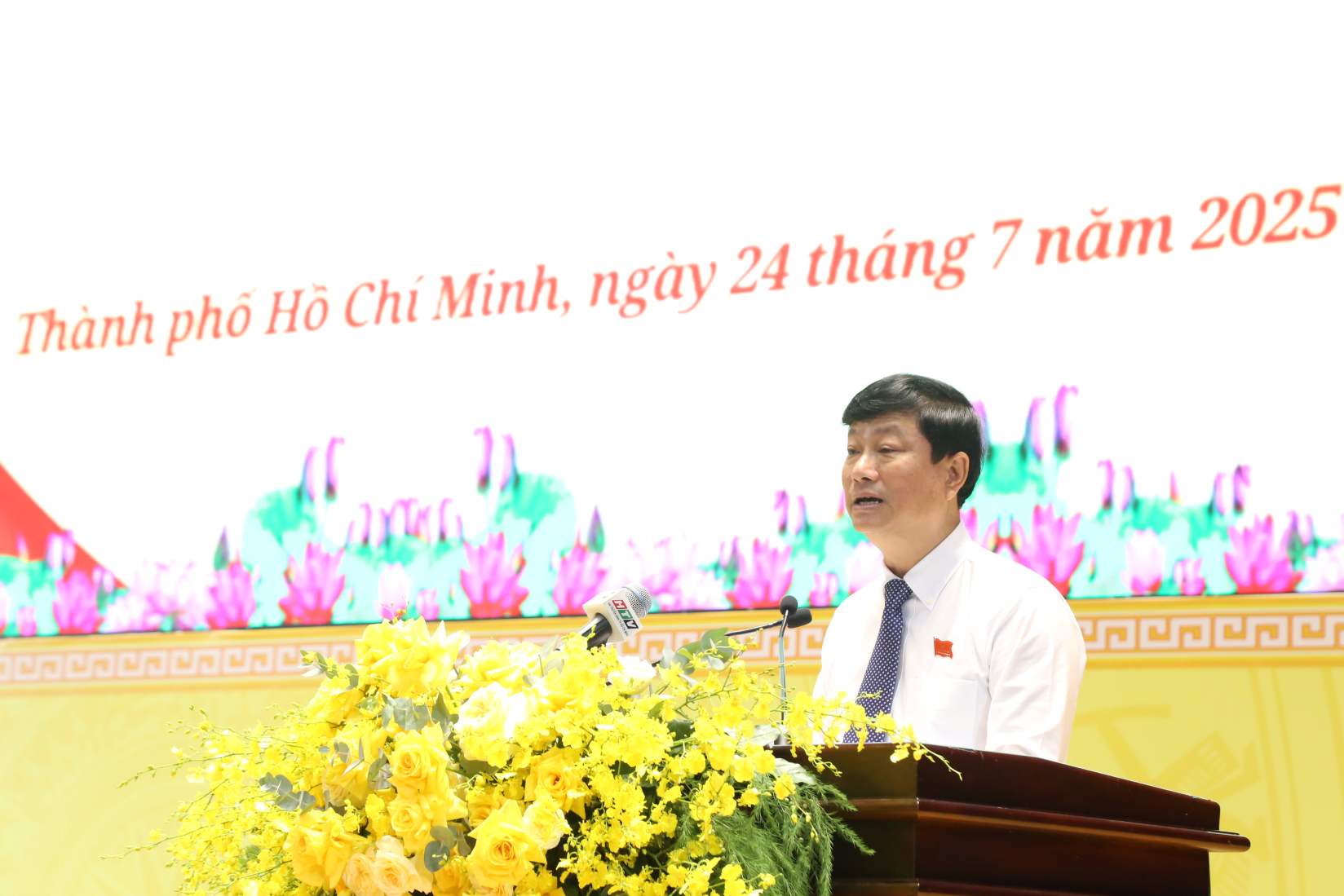 Ong Vo Van Minh - Chu tich HDND TPHCM phat bieu tai ky hop. Anh: Dinh Trong