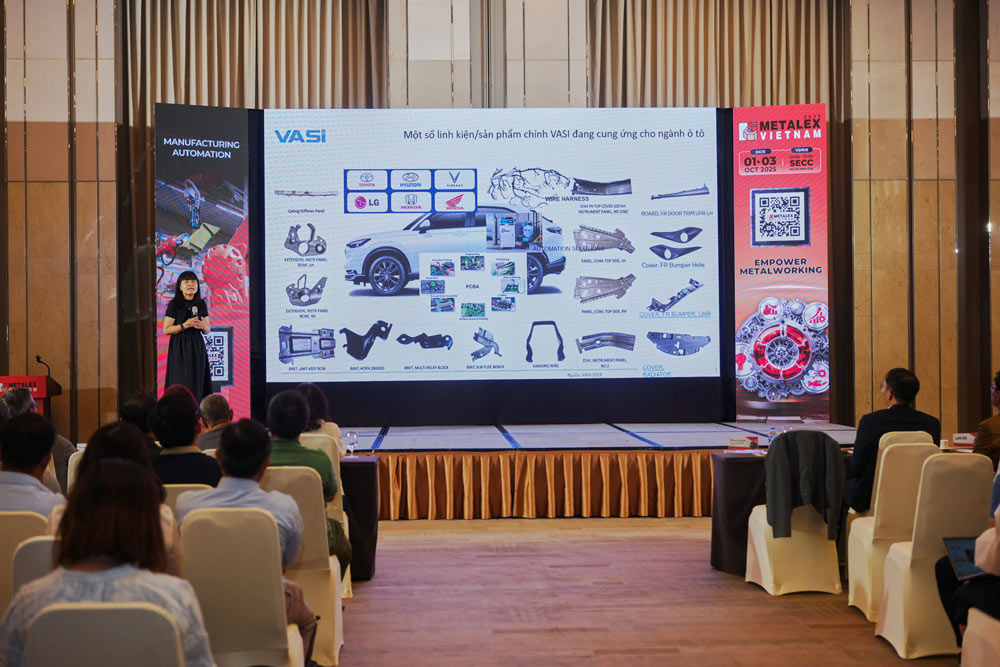 Ms. Truong Thi Chi Binh, Vice President, General Secretary of the Vietnam Supporting Industry Association (VASI) spoke at the RX Tradex M- Talks Metalex 2025 event. Photo: Provided by the enterprise