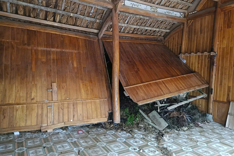 Mua lu gay nhieu thiet hai ve ha tang giao thong va nha cua tai Lao Cai. Anh: Van Duc
