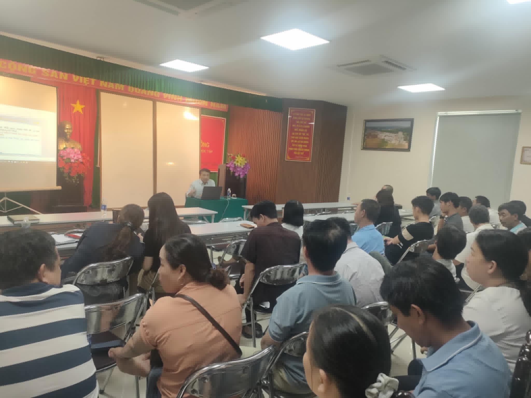 研修に参加する代表団。写真:CD Long Tho.