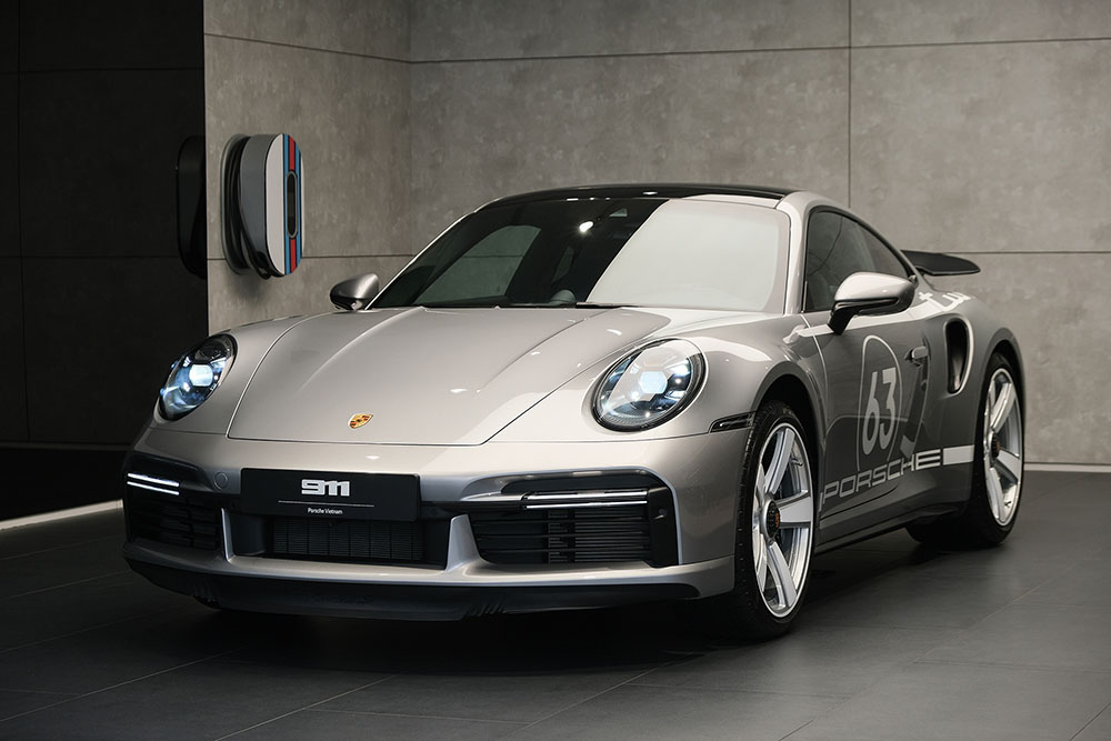 Porsche 911 Turbo 50 años es limitado, el numero 499/1,974 acaba de aparecer en Vietnam por mas de 20 mil millones de VND. Foto: Thanh dat