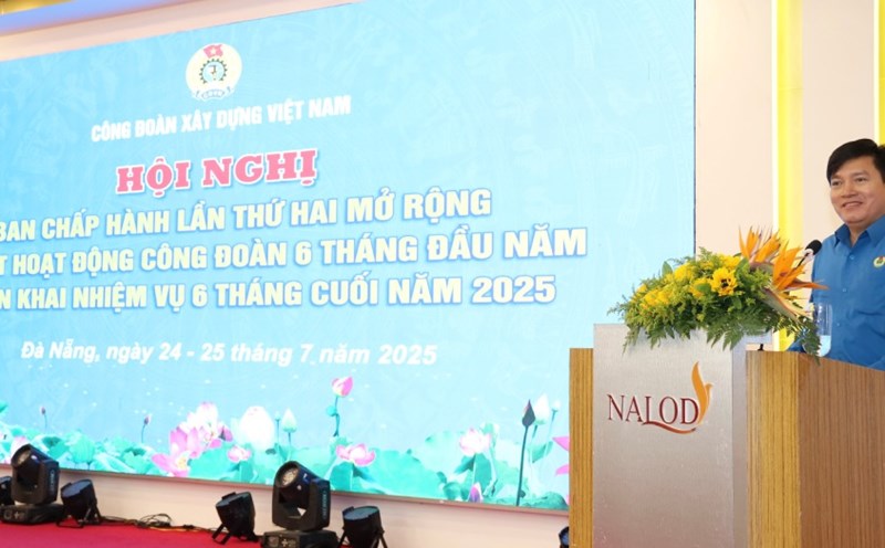 Mr. Nguyen Xuan Hung - Vice President of the Vietnam General Confederation of Labor - attended the conference. Photo: Vietnam Construction Trade Union