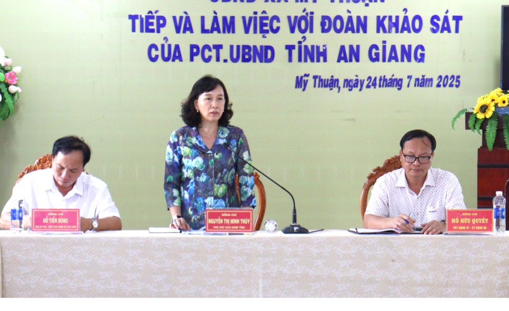 Pho Chu tich UBND tinh An Giang Nguyen Thi Minh Thuy phat bieu chi dao tai UBND xa My Thuan. Anh: Ngoc Mai