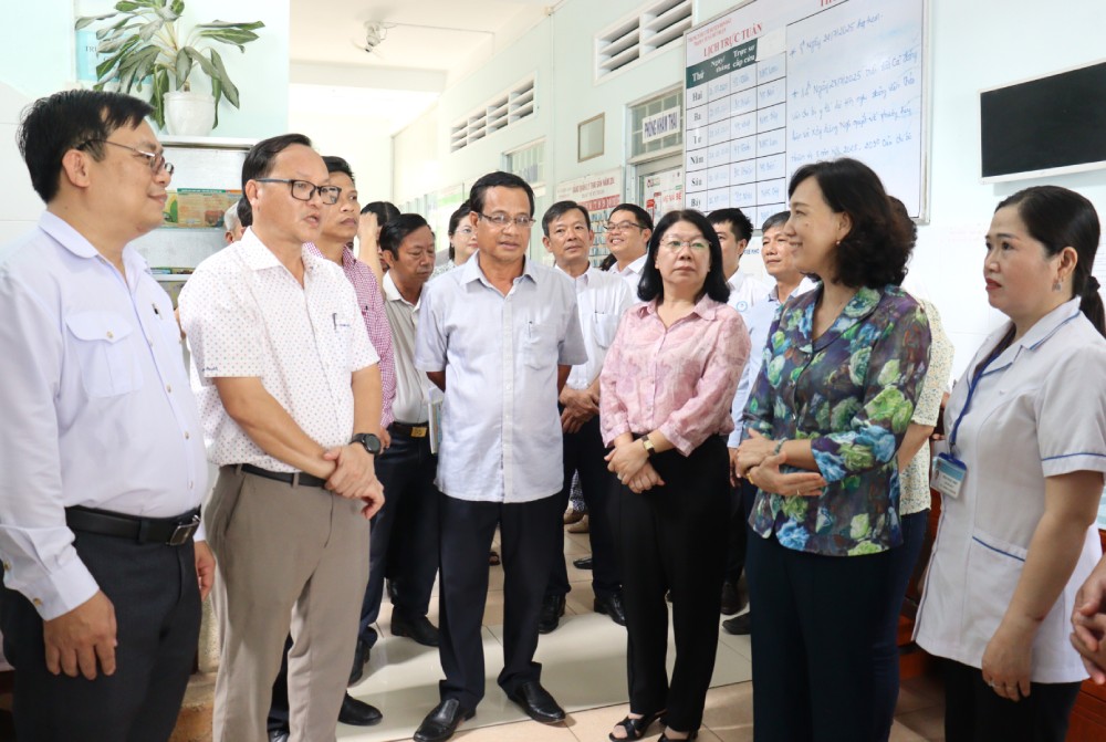 Doan cong tac khao sat tai Tram Y te xa My Thuan. Anh: Ngoc Mai