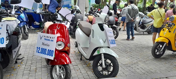 Muchas motos electricas cuestan menos de 20 millones. Foto: Xuyen Dong