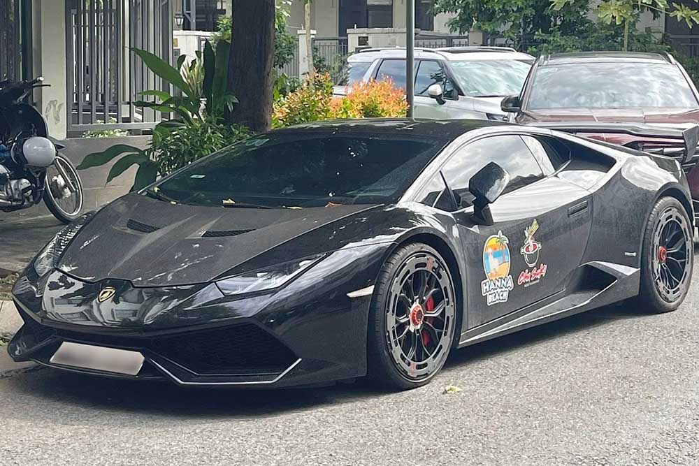 Lamborghini Huracan LP610-4 lleva el paquete de kit de cuerpo de carbono y ruedas elegantes, apareciendo en la ciudad de Ho Chi Minh con la matricula de la provincia de Dong Nai. Foto: Bui Trung Hau