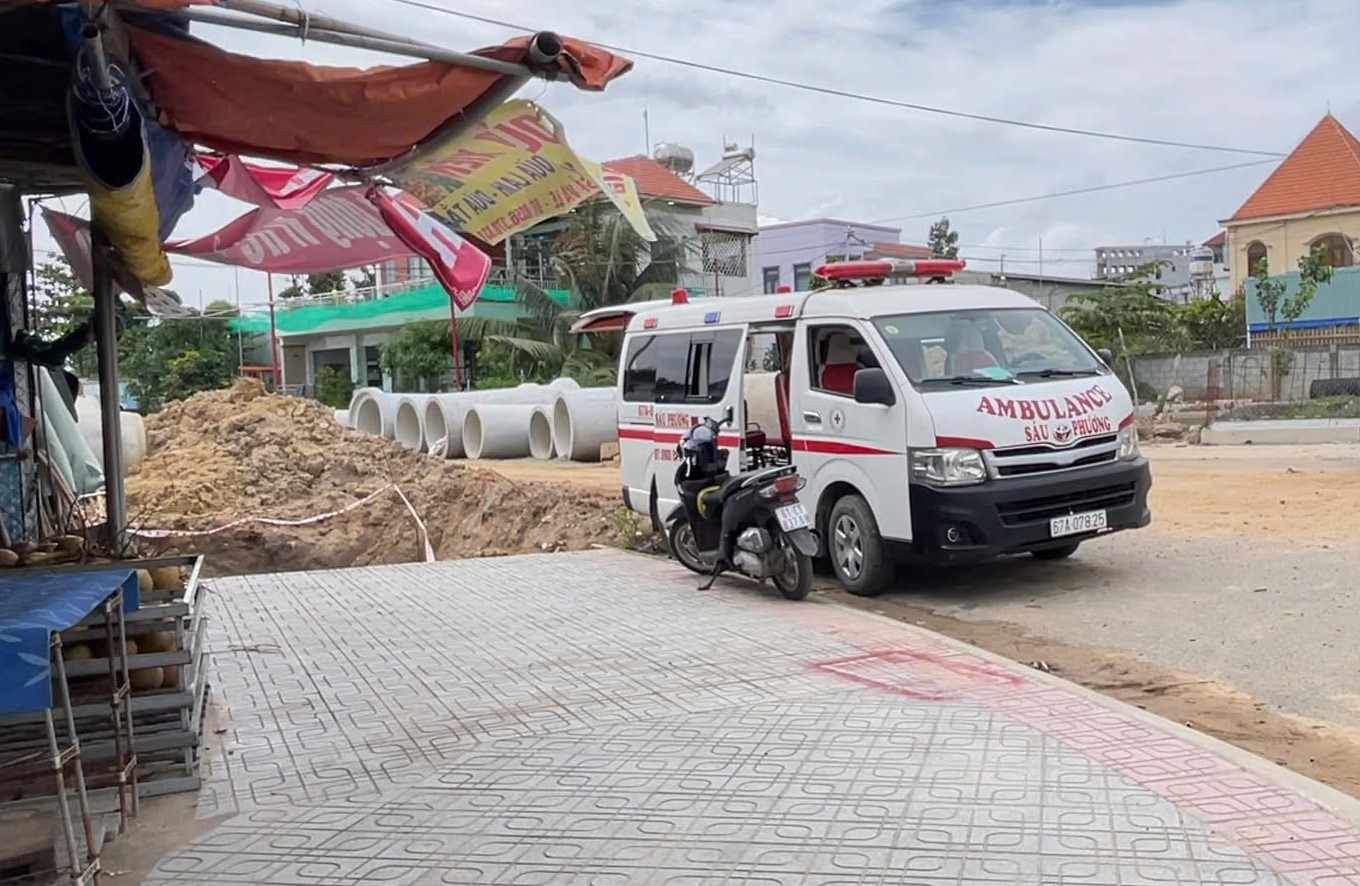 Scene du deces de l'homme sous un trou de chantier soupçonne d'electrocution. Photo : Dinh Trong