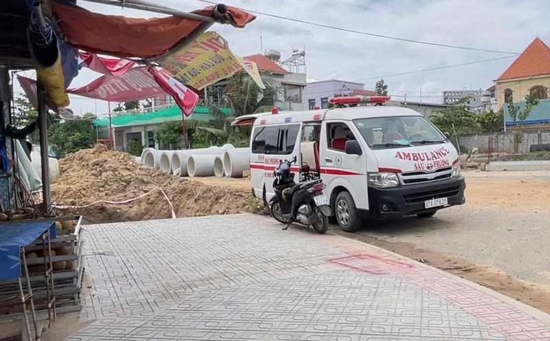 The scene of the man's death under the construction pit, suspected of being electrocuted. Photo: Dinh Trong