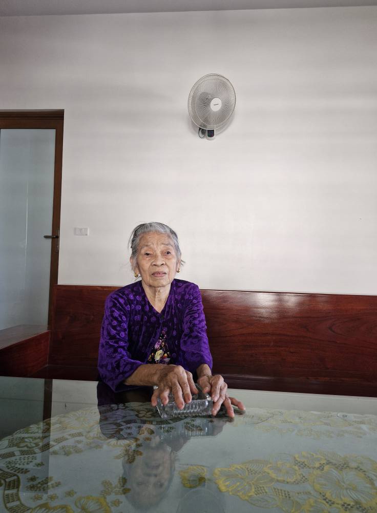 Ba Nguyen Thi Lac, chi gai liet si Nguyen Huu Tu. Anh: Van Le