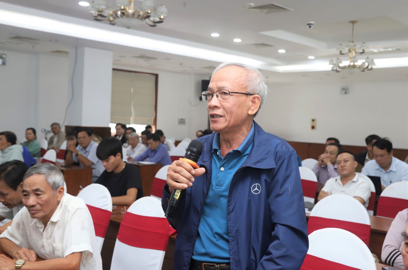 Dai bieu chia se y kien tai hoi nghi. Anh: Lam Hong