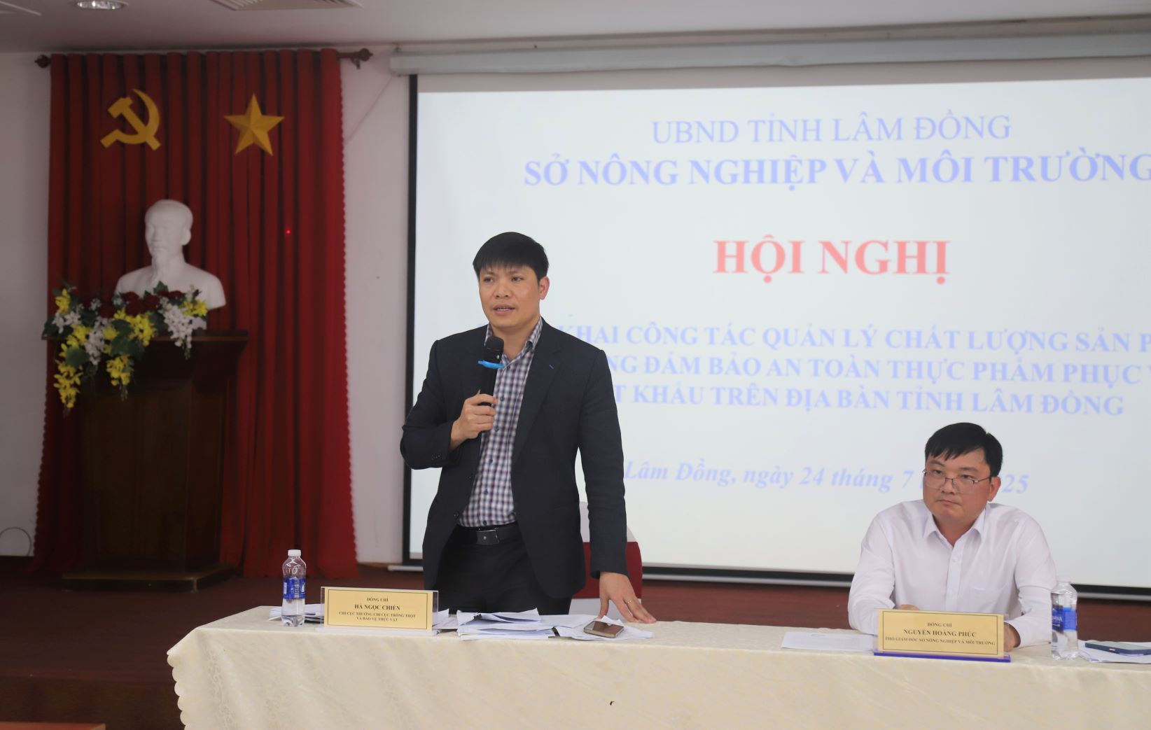 Hoi nghi ban ve cac giai phap quan ly sau rieng xuat khau. Anh: Lam Hong