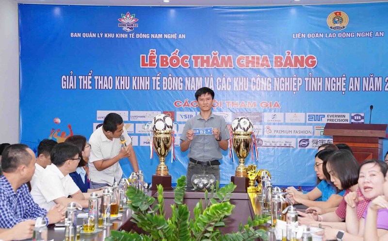 draw and division of groups for the 2025 Southeast Economic Zone and Nghe An Industrial Parks Sports Tournament. Photo: Nghe An Trade Union
