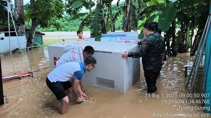 Cac luc luong ky thuat Viettel san sang ung cuu thong tin. Anh: Viettel