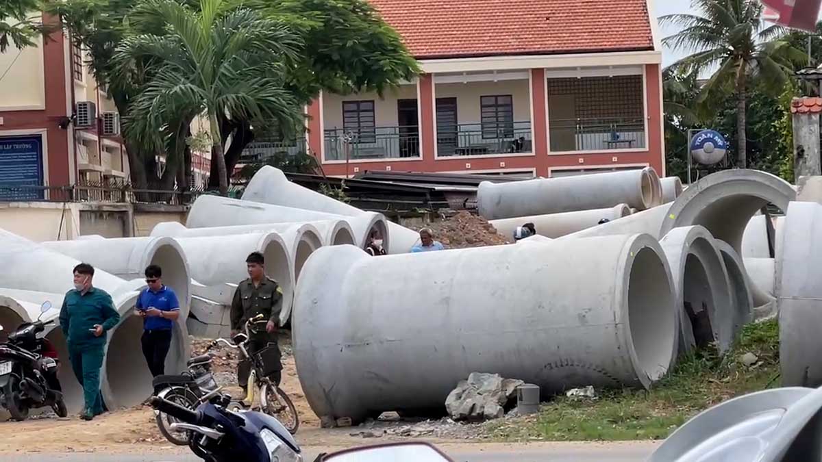 호치민시 공사 구덩이 아래에서 사망한 남성 사건 현장. 사진: Dinh Trong