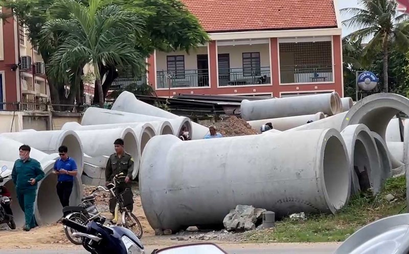 Scene of the man's death under a construction pit in Ho Chi Minh City. Photo: Dinh Trong