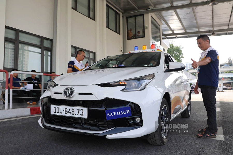 Se ha anunciado el cronograma de pruebas de conduccion en Hanoi de 1.8 a 20.8.2025. Foto: siglo