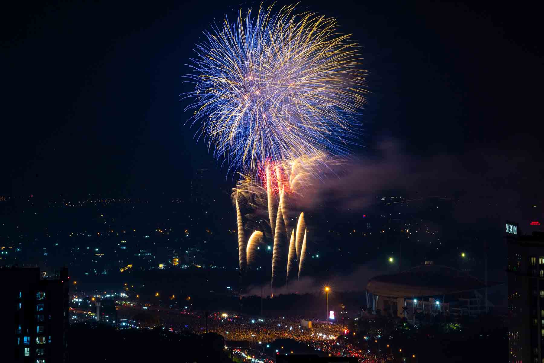Hanoï organisera des feux d'artifice dans la soiree du 10 août dans la zone de la piste de F1 (quartier de Tu Liem) dans la soiree du 10 août. Photo : Nguyen Hai