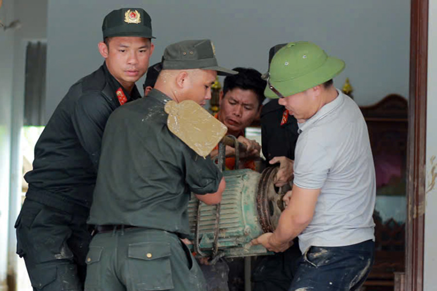 Luc luong chuc nang trien khai nhiem vu voi phuong cham nuoc rut den dau, khac phuc den do. Trong do uu tien giup do cac ho neo don, hoan canh dac biet kho khan.