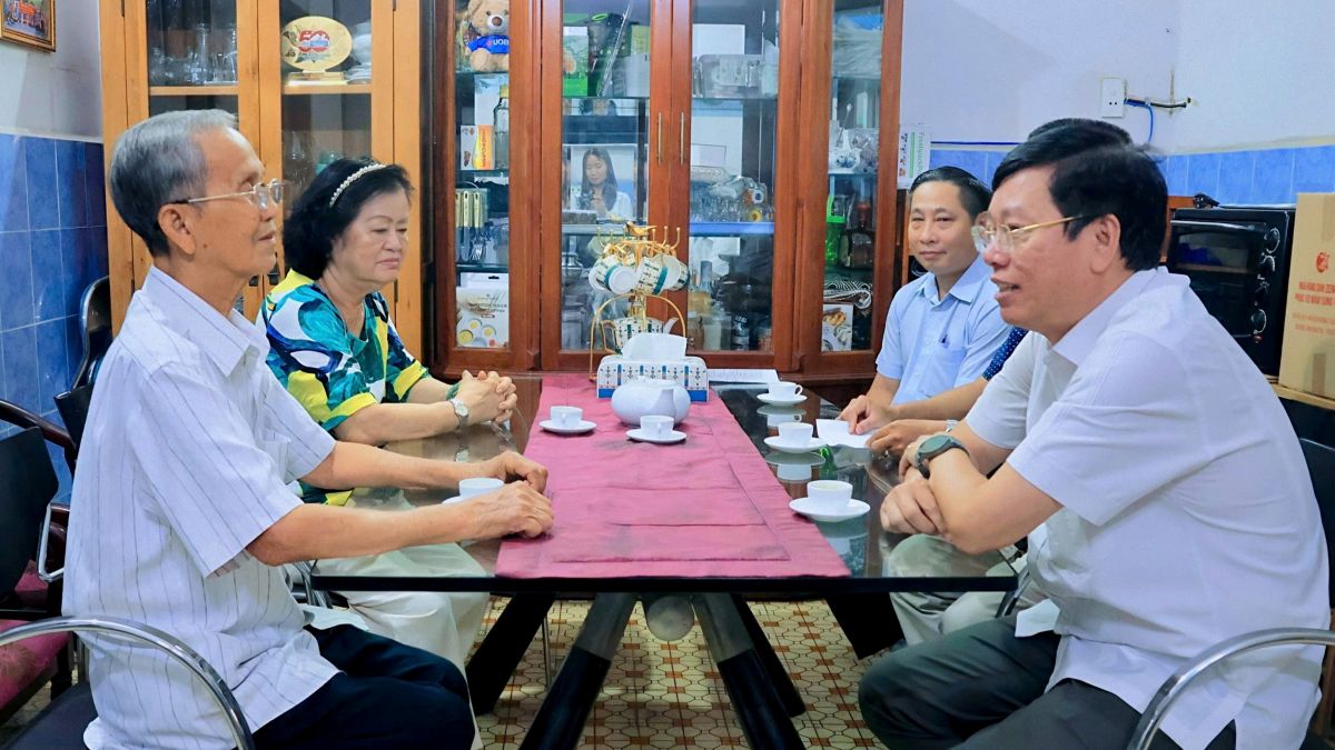 Actividades de gratitud al dia de guerra invalidos y martires. Foto: El Comite del Frente de la Patria de Vietnam de Binh Thanh Ward proporciona