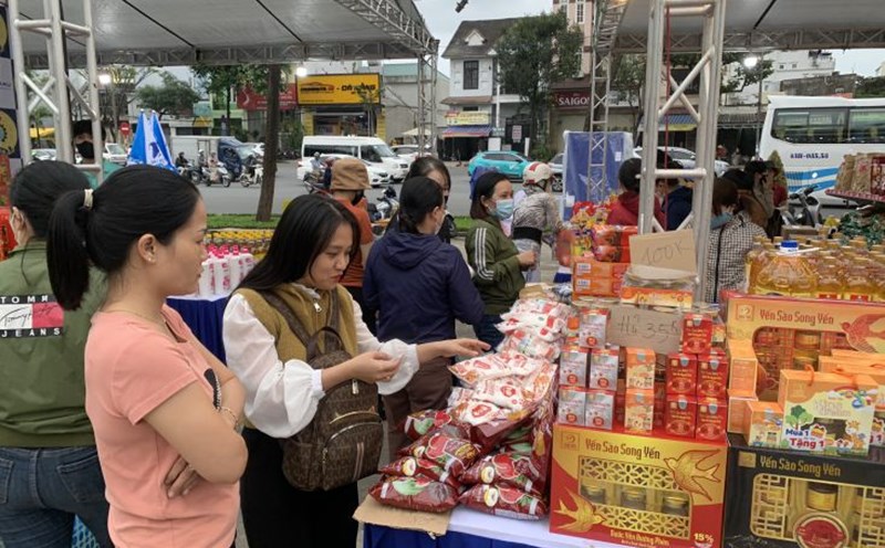 The Trade Union Market is organized by the Da Nang Trade Union. Photo: Tuong Minh
