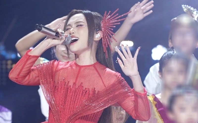 Image of Phuong My Chi in the Sing! final! Asia 2025. Photo: Sing Asia