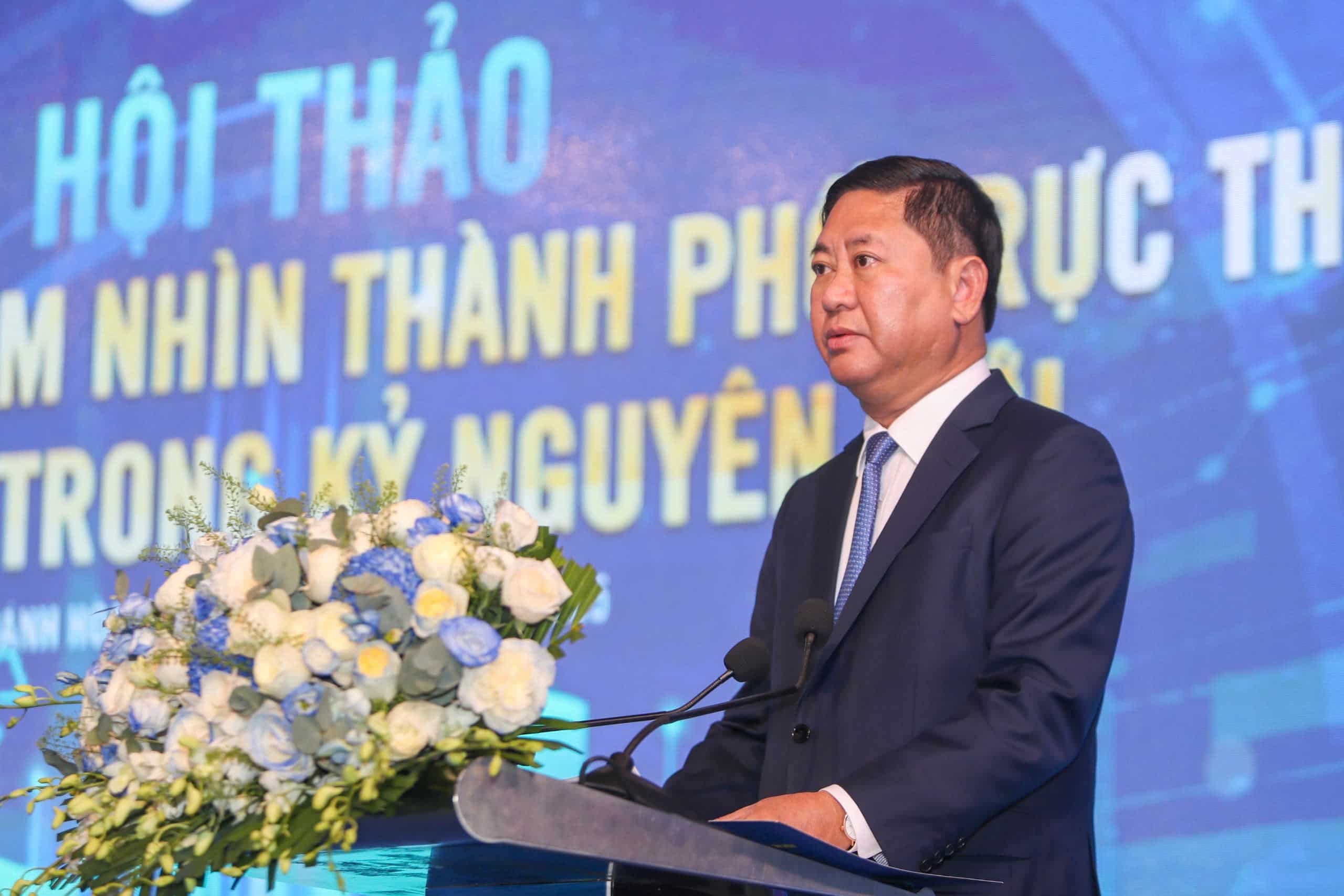 Chairman of Khanh Hoa People's Committee Tran Quoc Nam said that he will accept enthusiastic opinions to build and develop the locality. Photo: Huu Long