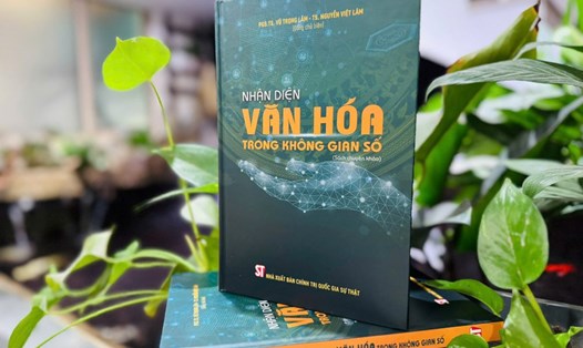 Cuốn sách “Nhận diện văn hóa trong không gian số”. Ảnh: Ngọc Tân