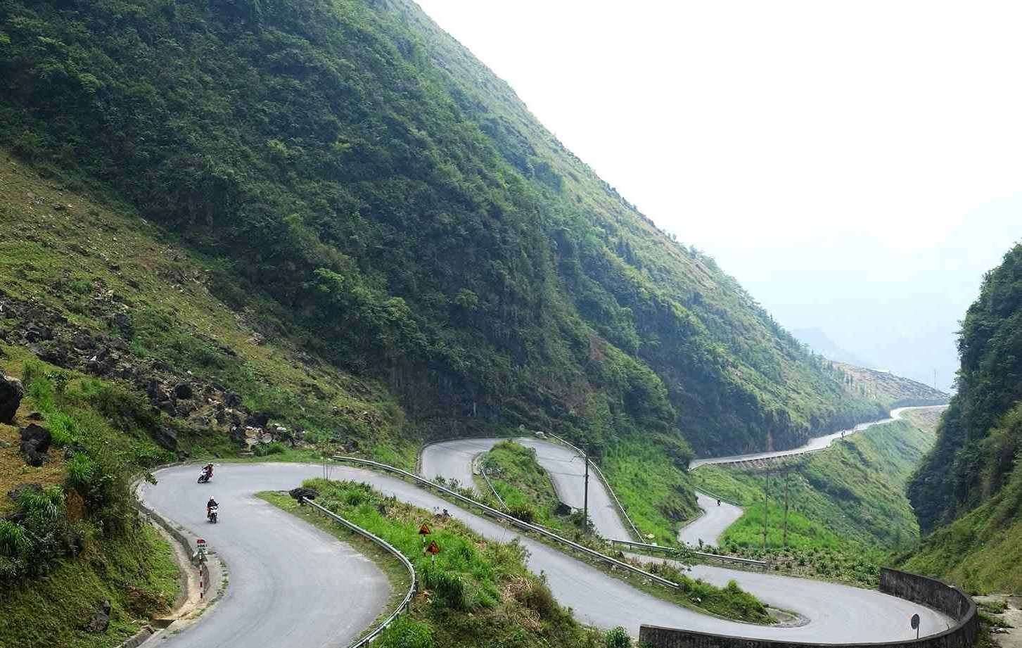 Doc Tham Ma, diem dung chan cua du khach tren duong kham pha “Ha Giang loop“. Anh: Huong Chi
