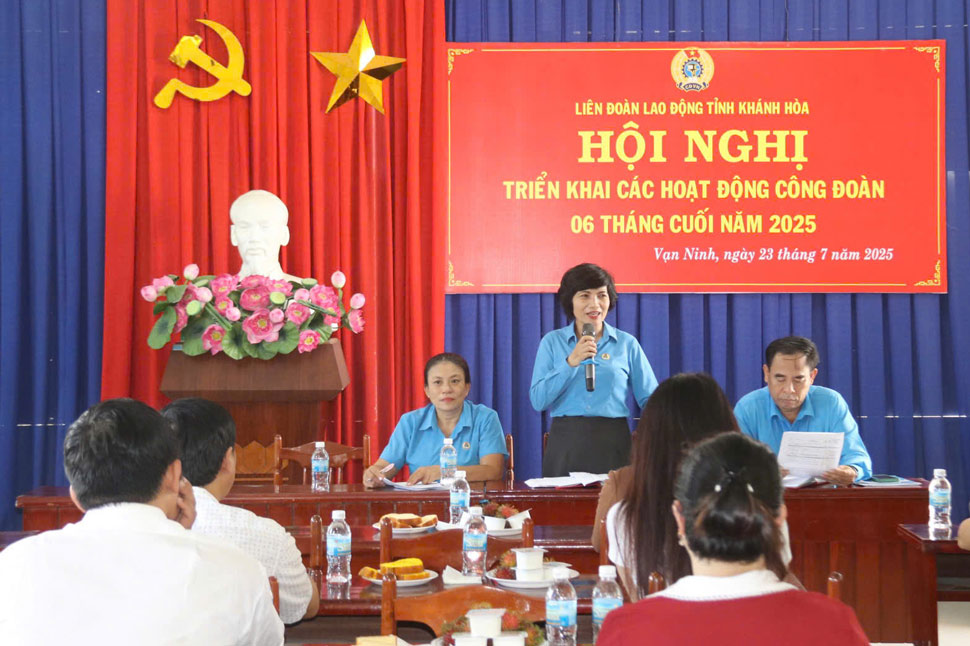 Khanh Hoa examine les activites syndicales de base apres la fusion. Photo : Phuong Linh