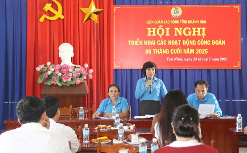 Khanh Hoa reviews grassroots trade union activities after the merger. Photo: Phuong Linh