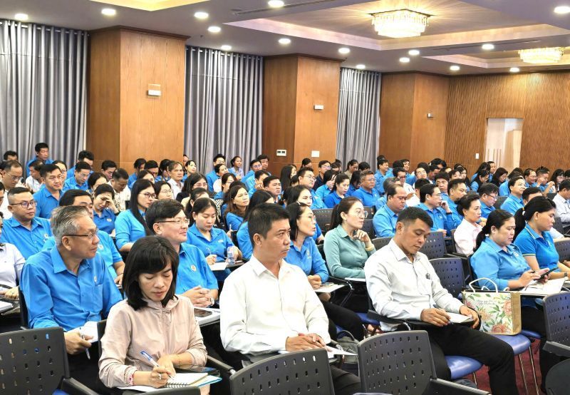 Cac can bo cong doan phuong, xa, dac khu cua TPHCM tham gia tap huan. Anh: Nam Duong