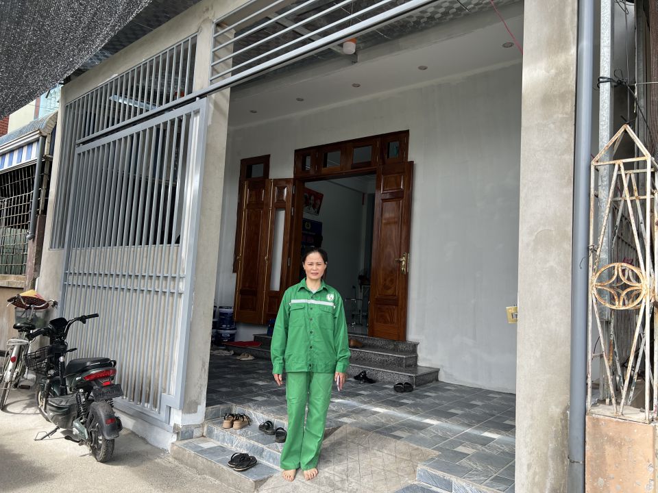 Chi Ngoc truoc ngoi nha Mai am Cong doan. Anh: Kieu Vu
