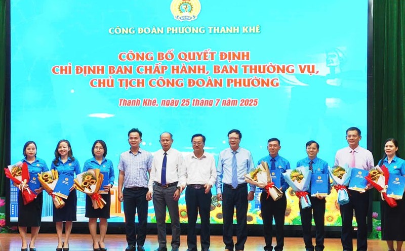 Launching the Executive Committee of the Thanh Khe Ward Trade Union, Da Nang City. Photo: Tuong Minh