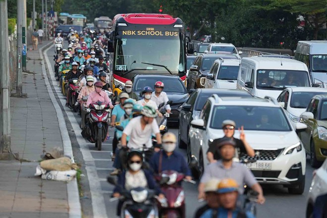 Toute la ville compte environ 6 9 millions de motos dont 95 % utilisent de l'essence. C'est un defi majeur dans la strategie de reduction des emissions. Photo : Huu Chanh